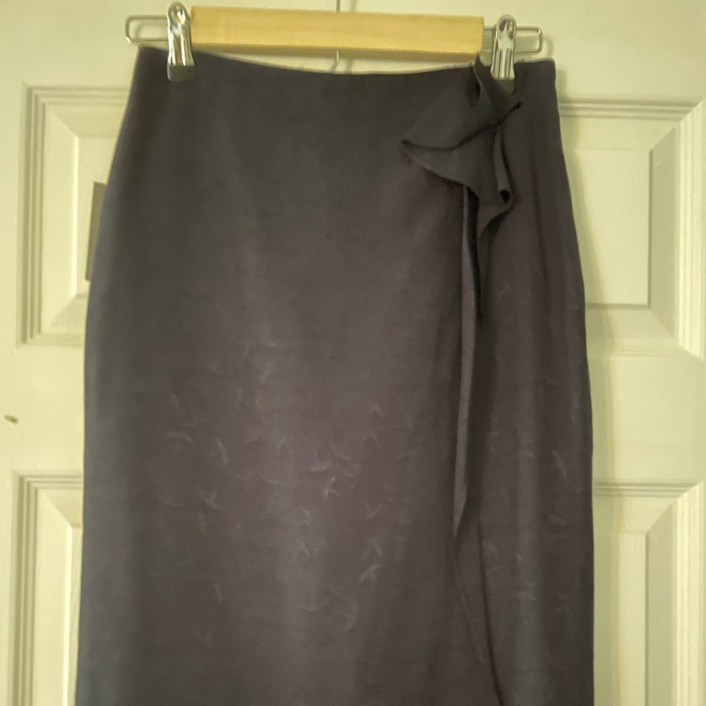 NEW with tags Ann Taylor Petite 0 Navy skirt with bird image and ruffle